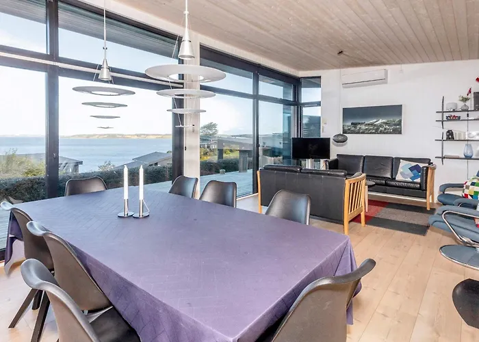 Modern Retreat With View - By Traum Holiday home *